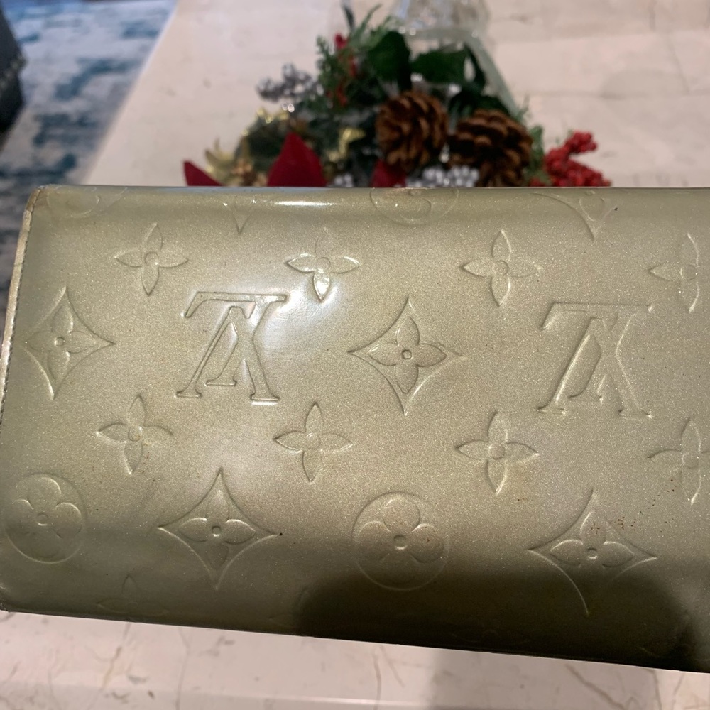 Authentic Louis Vuitton Vernis Sarah International Wallet - Picture 13 of 14